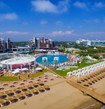 SELECTUM LUXURY RESORT