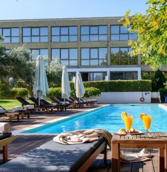 Alexander Beach Hotel & Convention Centre