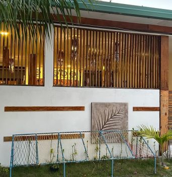 Dhiffushi White Sand Beach Hotel