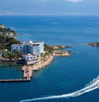 LE BLEU HOTEL & RESORT