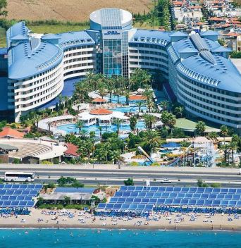 CRYSTAL ADMIRAL RESORT SUITES & SPA