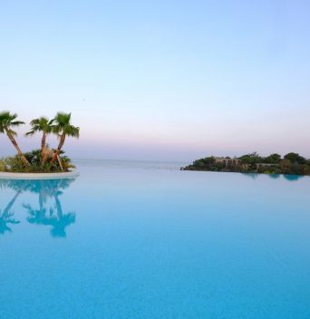 SIGNATURE BLUE RESORT